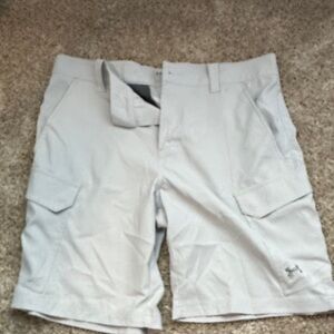 Under Armour Men's Light Gray Cargo Shorts
